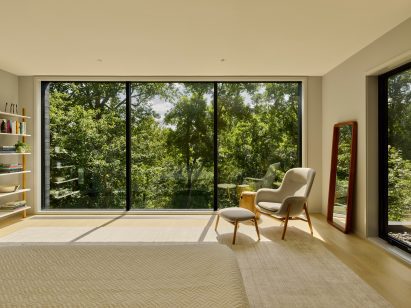 Floor-to-ceiling glazing in house by Robert Young Architects