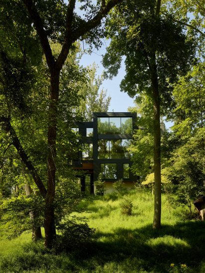 Rectilinear house on a hillside