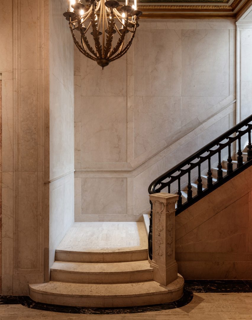 Book hotel restoration