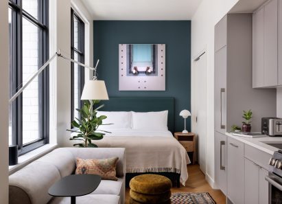 Studio hotel-apartment with a bed, kitchen and sofa