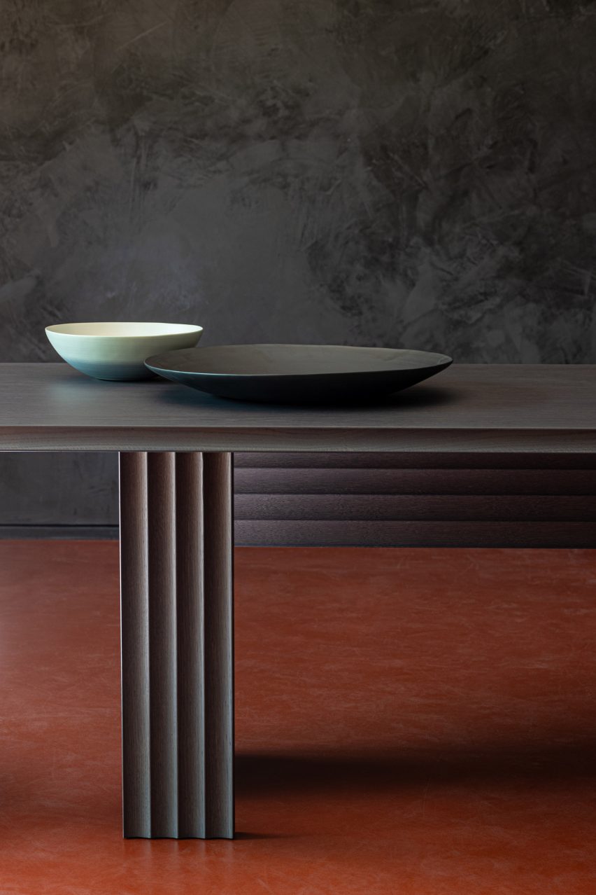 Rows table by Moroso