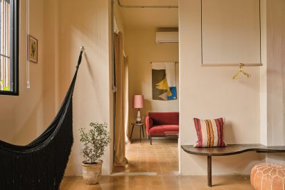 Apartment with honey-toned floors and colourful accents