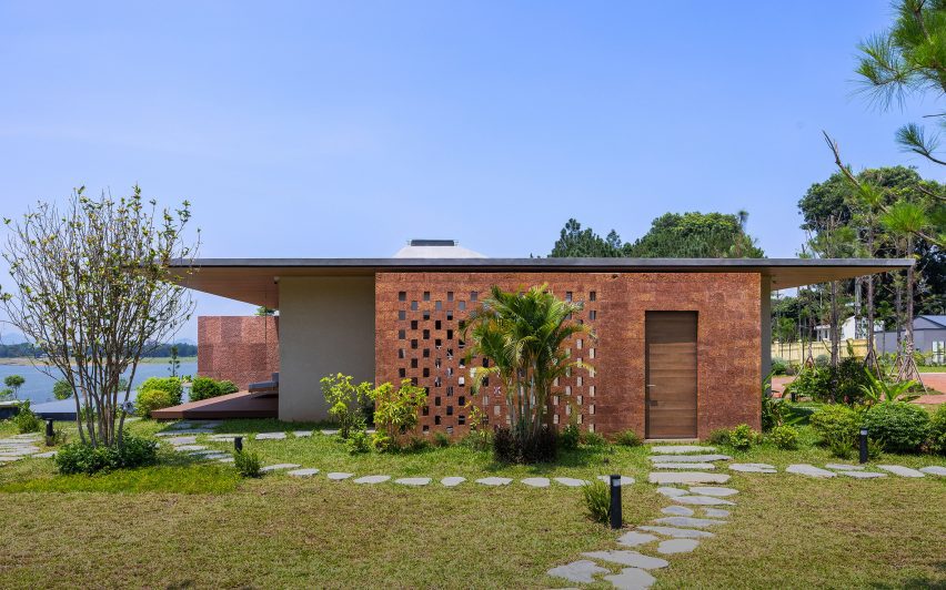 SuoiHai Villa in rural Vietnam by APDI Architects