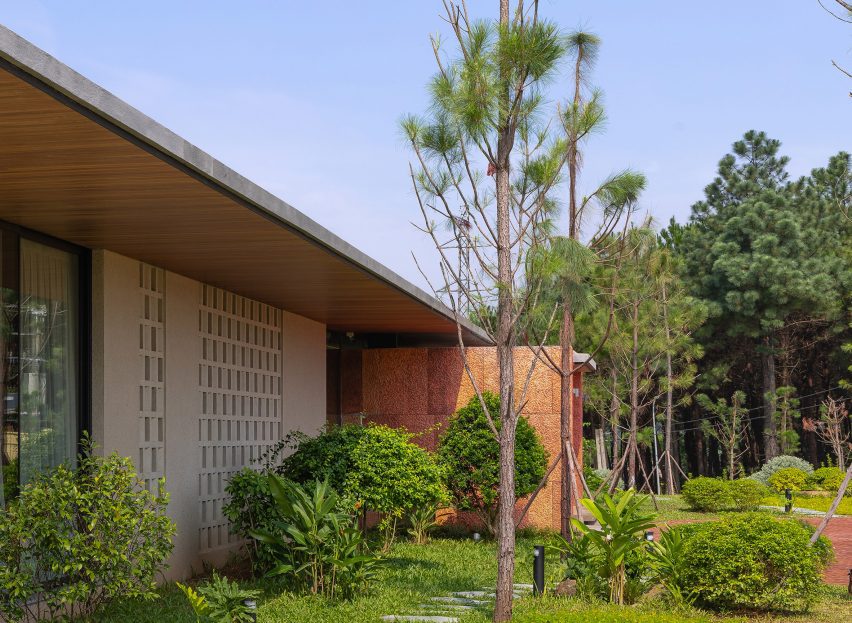 SuoiHai Villa in rural Vietnam by APDI Architects