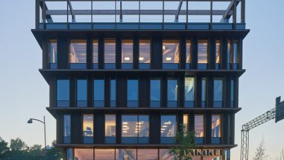 Street view of Gothenburg's first wooden office building called Nodi