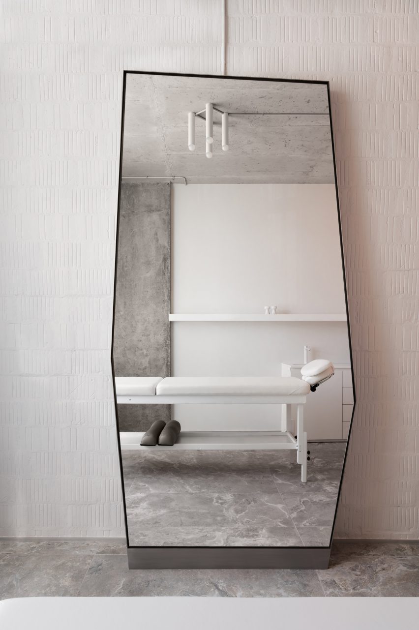 Laser Clinic Interiors in Ukraine by Anastasiia Tempynska