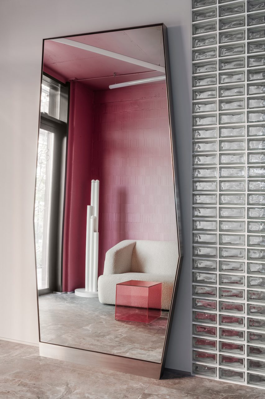 Laser Clinic Interiors in Ukraine by Anastasiia Tempynska