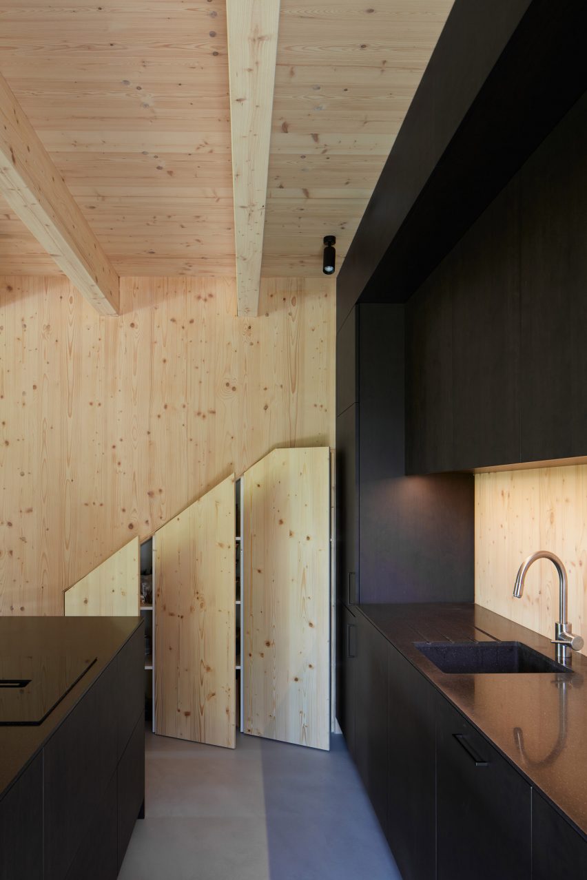 Hut-inspired House by Atelier Hajný