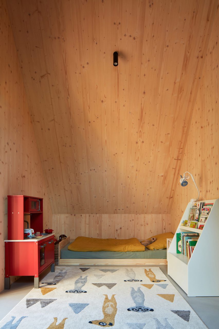 Hut-inspired House by Atelier Hajný