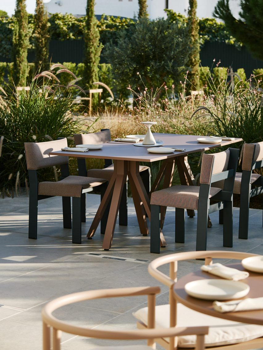 Austa by Studio Gameiro
