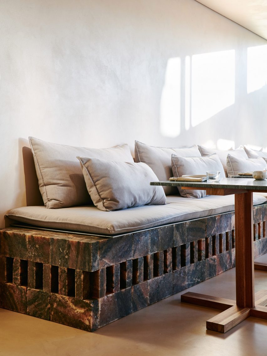 Austa by Studio Gameiro