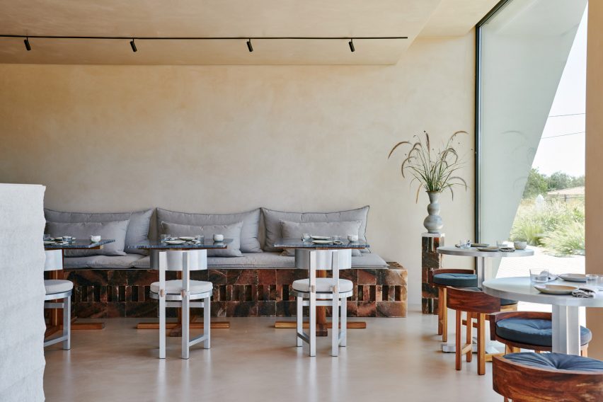 Austa by Studio Gameiro