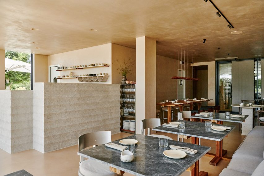 Austa by Studio Gameiro