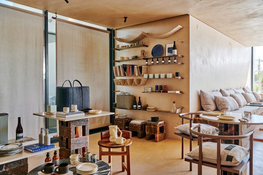Shop in Austa restaurant