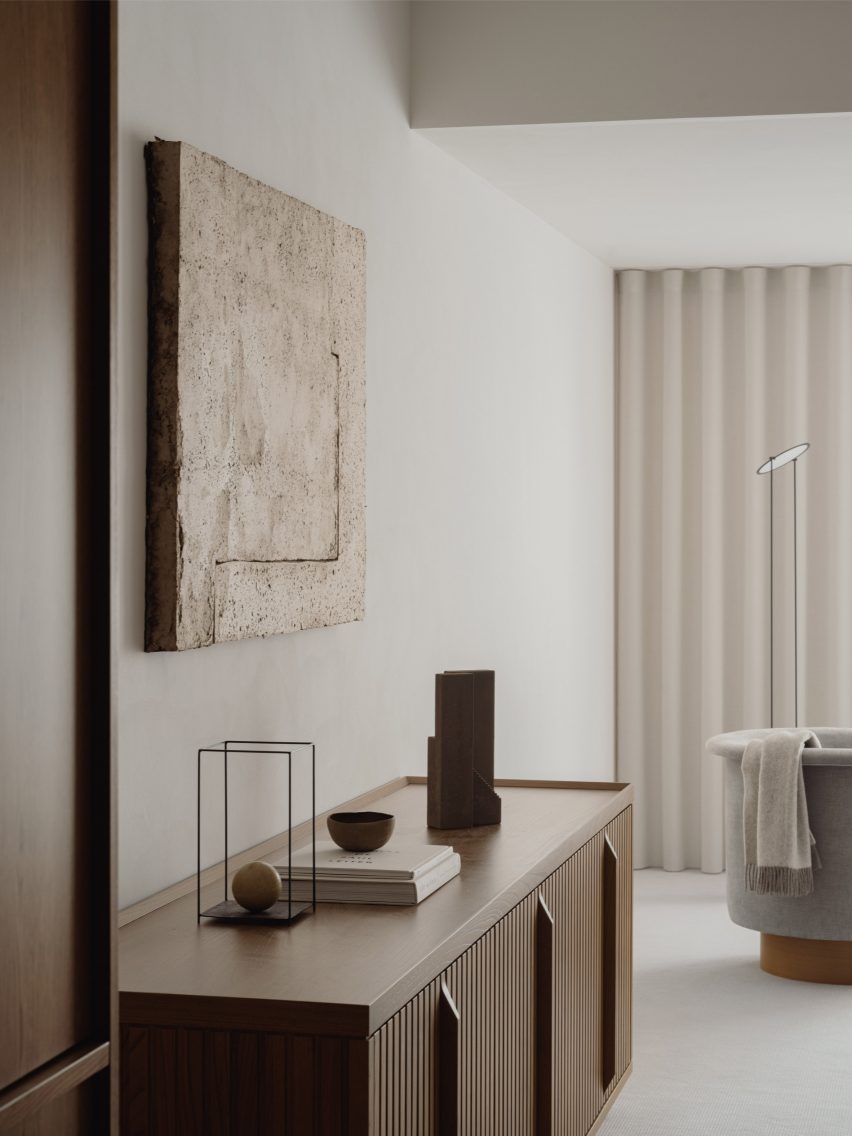 Azabu Hills Residence in Tokyo by Karimoku Case