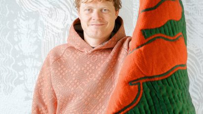 Borre Akkersdijk wearing an orange hoodie and holding a blanket