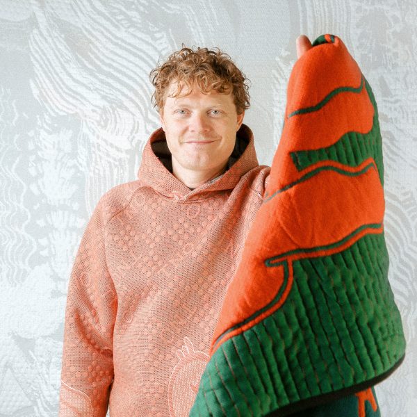Borre Akkersdijk wearing an orange hoodie and holding a blanket