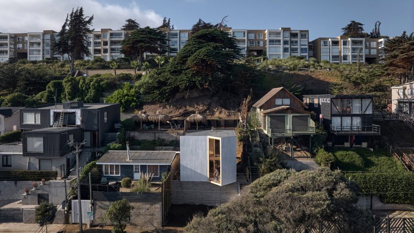 Casa Lagunita in Santiago by Croxatto y Opazo Arquitectos