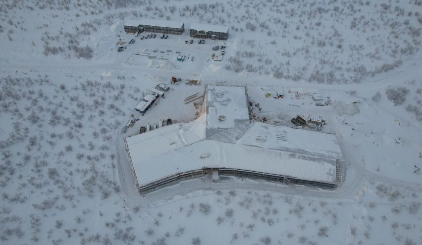 Aerial photo of Čoarvemátta by Snøhetta under construction