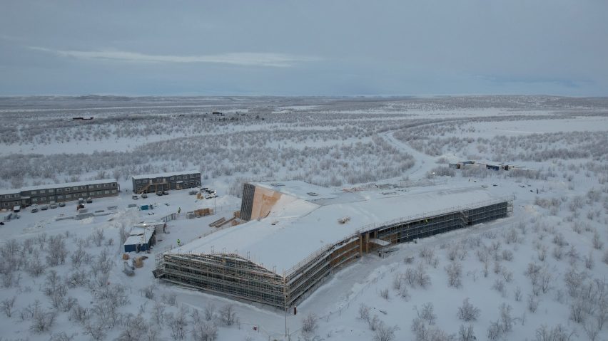 Aerial photo of Čoarvemátta by Snøhetta under construction