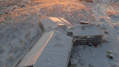 Aerial photo of Čoarvemátta by Snøhetta under construction