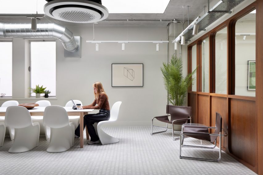 dMFK retrofits 1970s office building in Fitzrovia, London