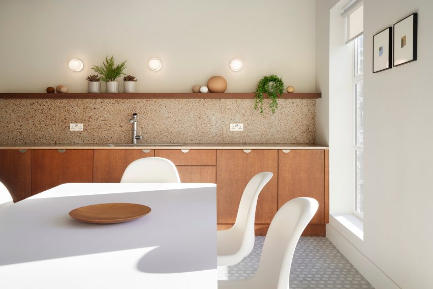 dMFK retrofits 1970s office building in Fitzrovia, London