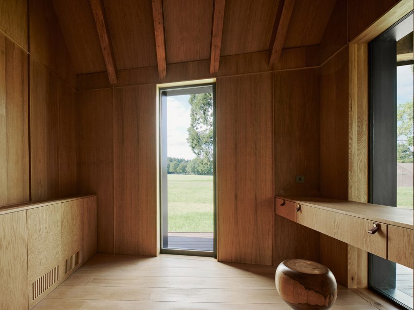 Barn-style interior by DROO