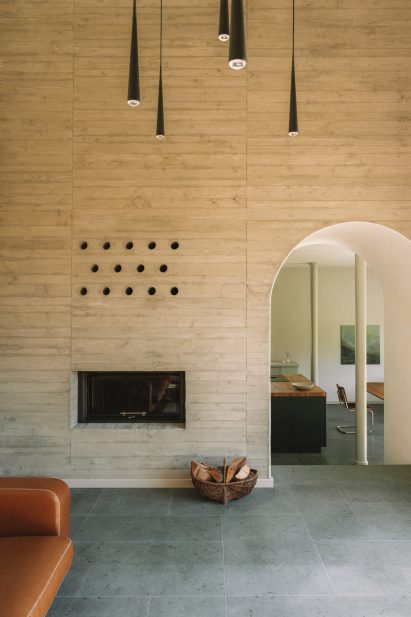 Fireplace in Duplex by Atelier ST