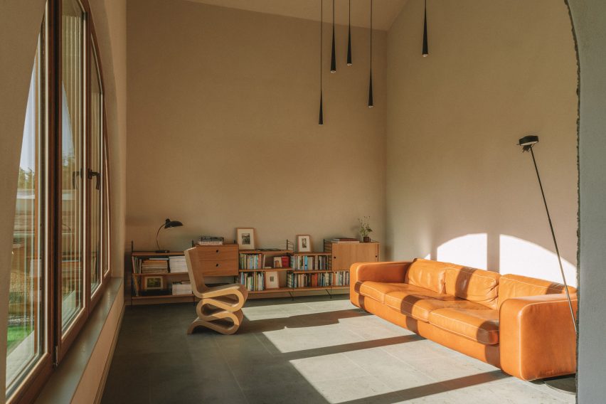 Living room in Duplex by Atelier ST