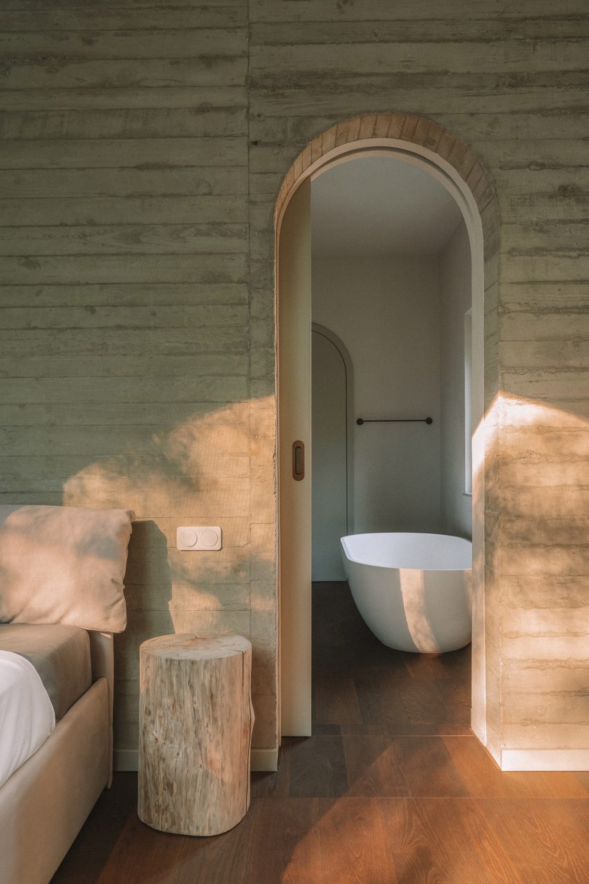 En-suite bathroom in Duplex by Atelier ST