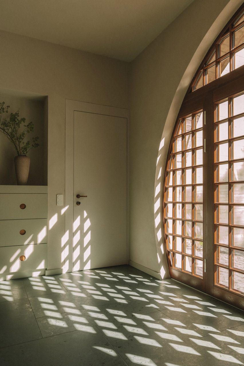 Entrance to Duplex by Atelier ST