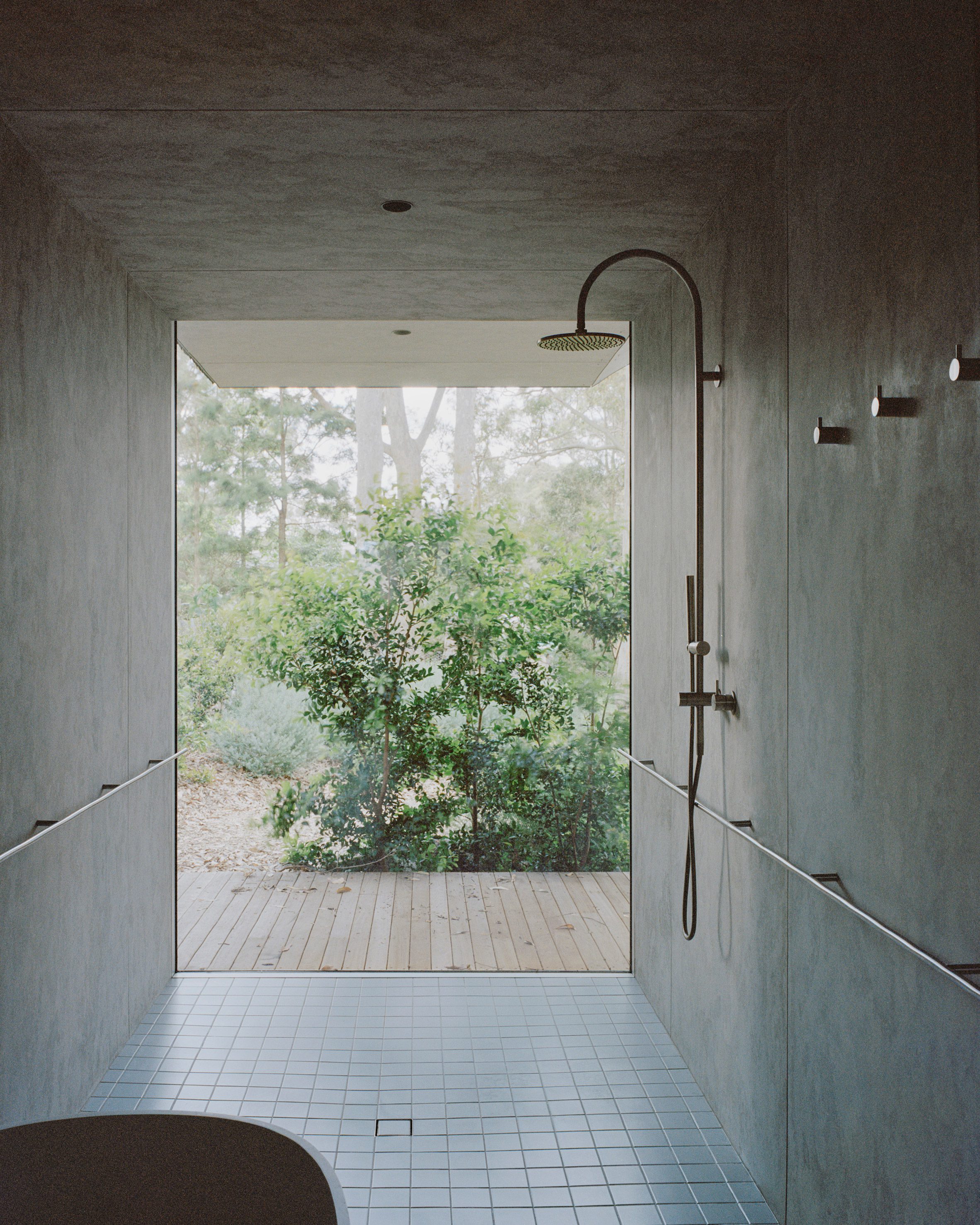 Tiled flooring in bathroom of Mossy Point House by Edition Office