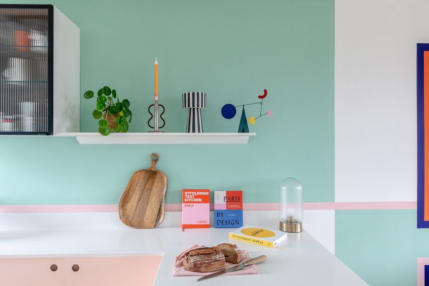 Kitchen in townhouse by PL Studio