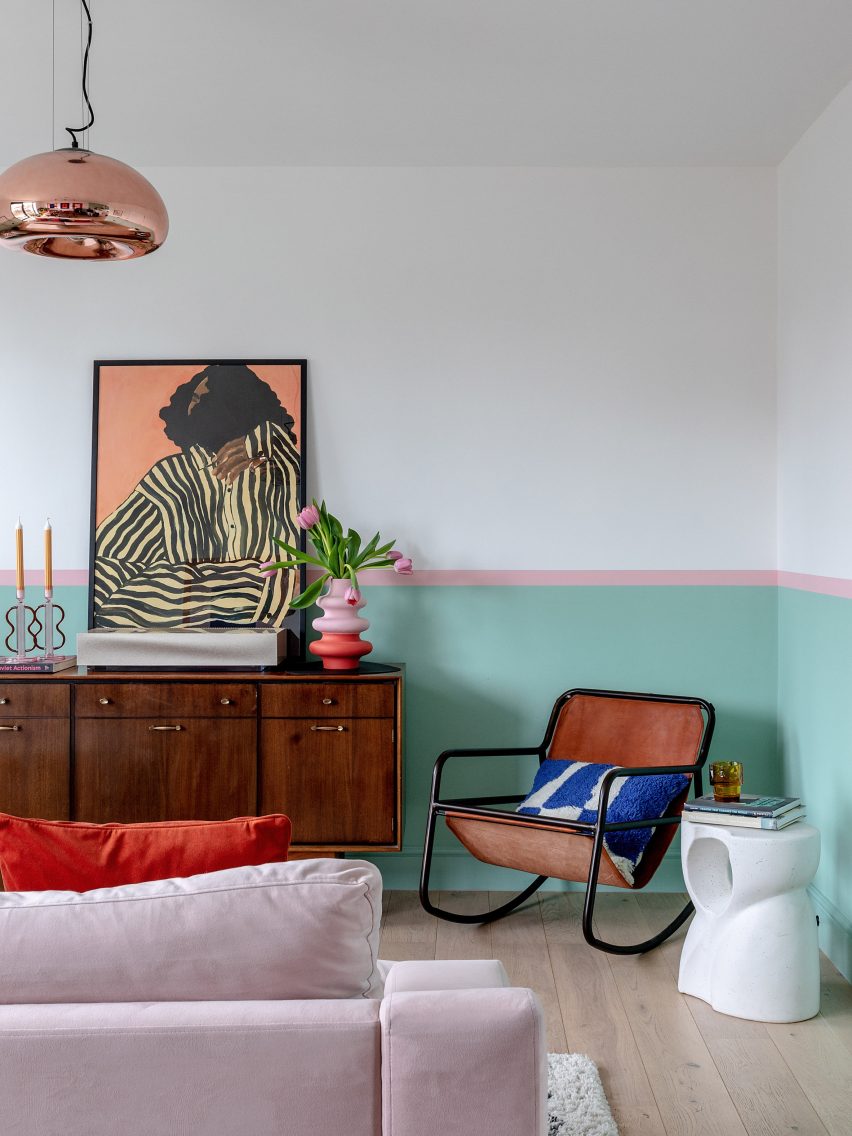 Lounge in townhouse by PL Studio