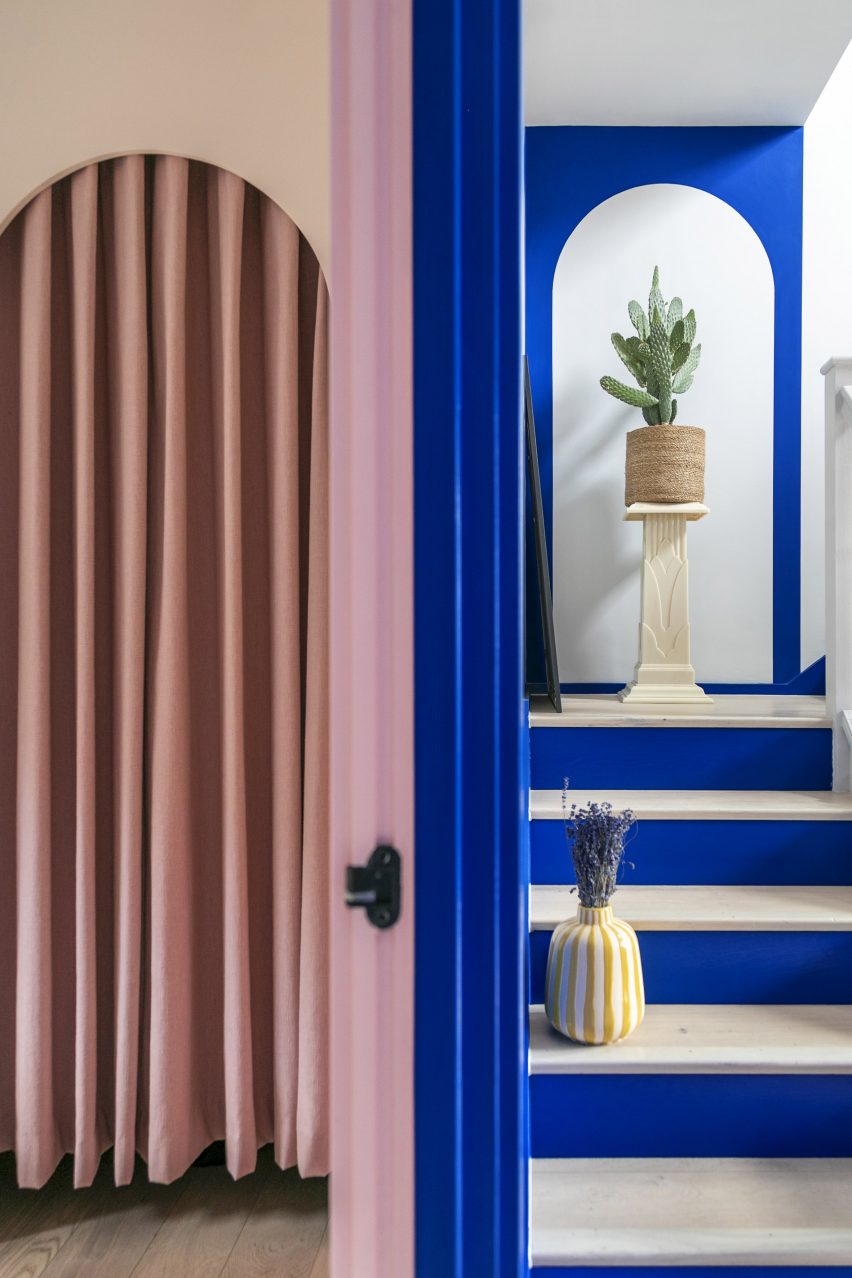 Pink and blue details