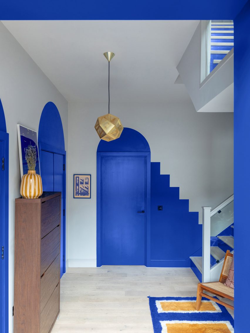 Blue arches in Moroccan-inspired townhouse by PL Studio