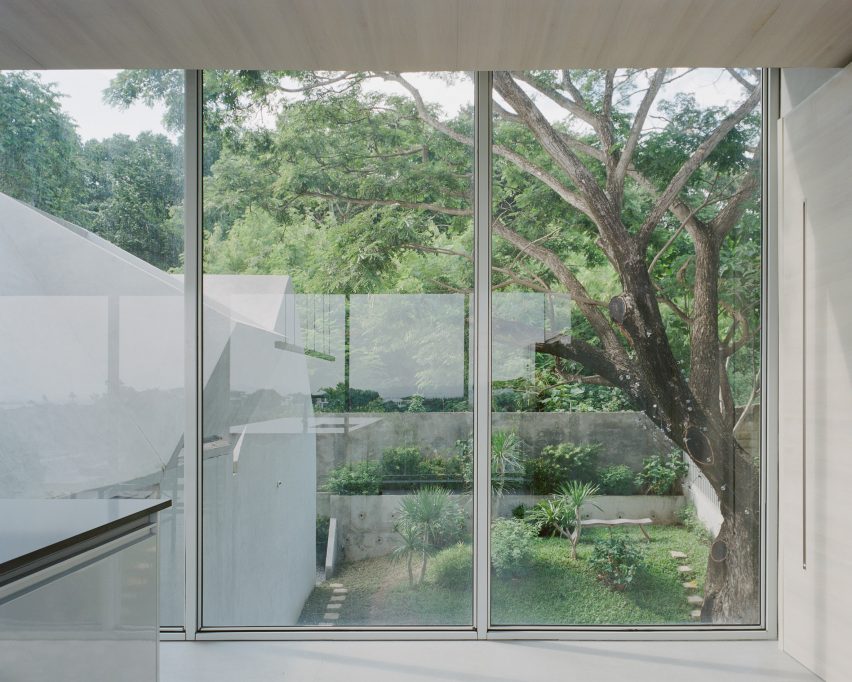 Living room in FR House in the Philippines by CAZA