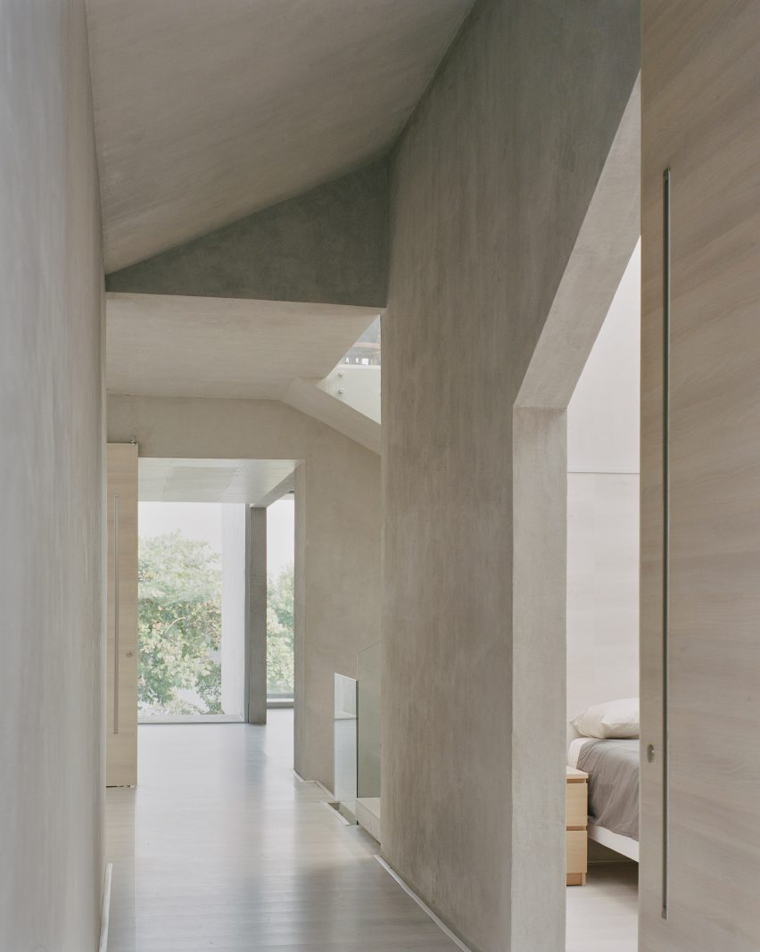 Interior of FR House in the Philippines by CAZA