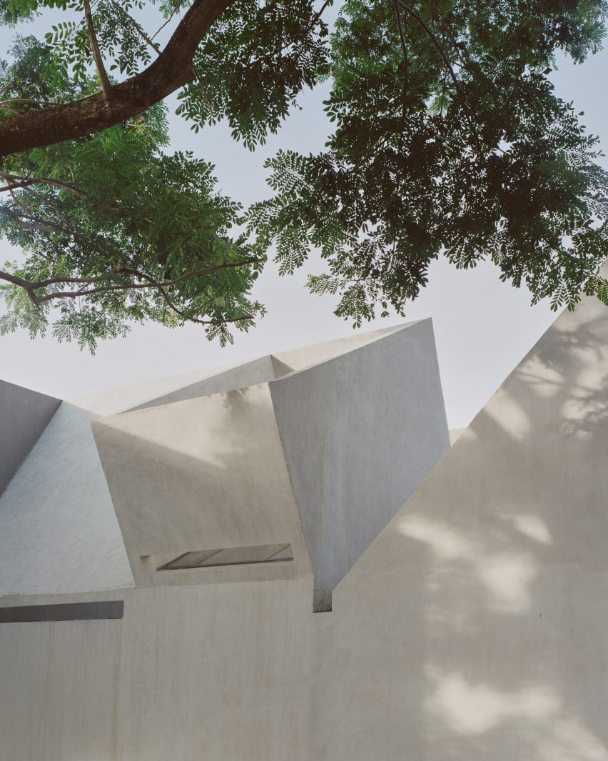 Concrete exterior of FR House in the Philippines by CAZA