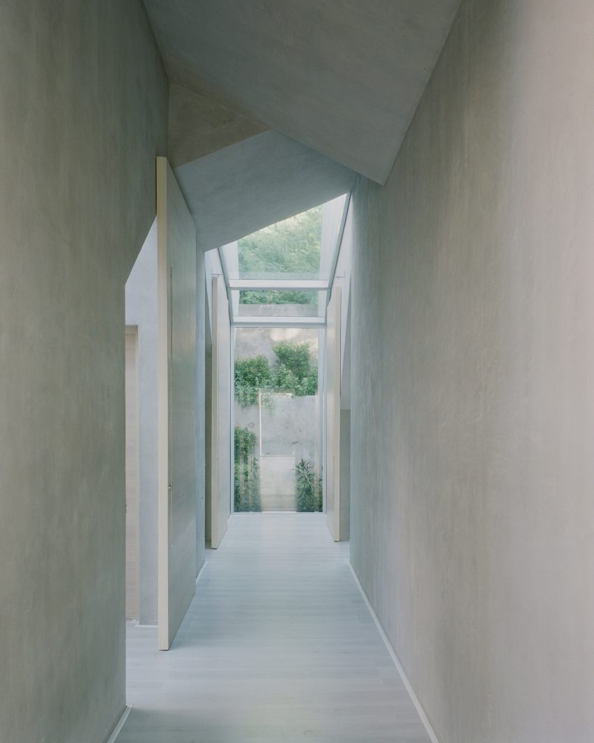 Interior of FR House in the Philippines by CAZA