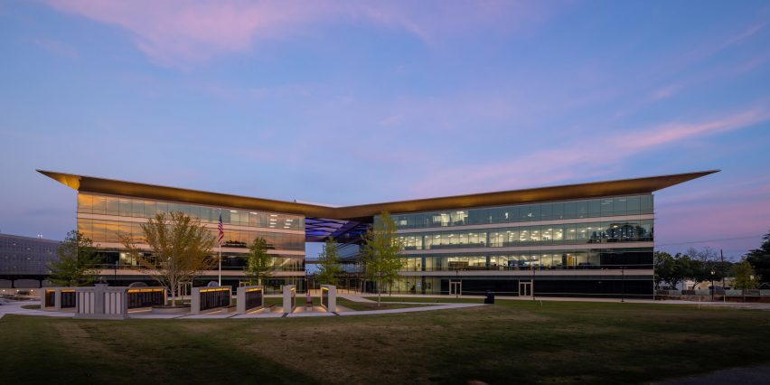 A government building with pointy roof