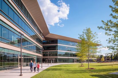 Two glass volumes with overhang