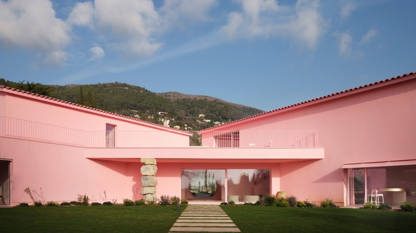 Pink villa Domaine de la Rosa for Lancôme by Nem Architectes