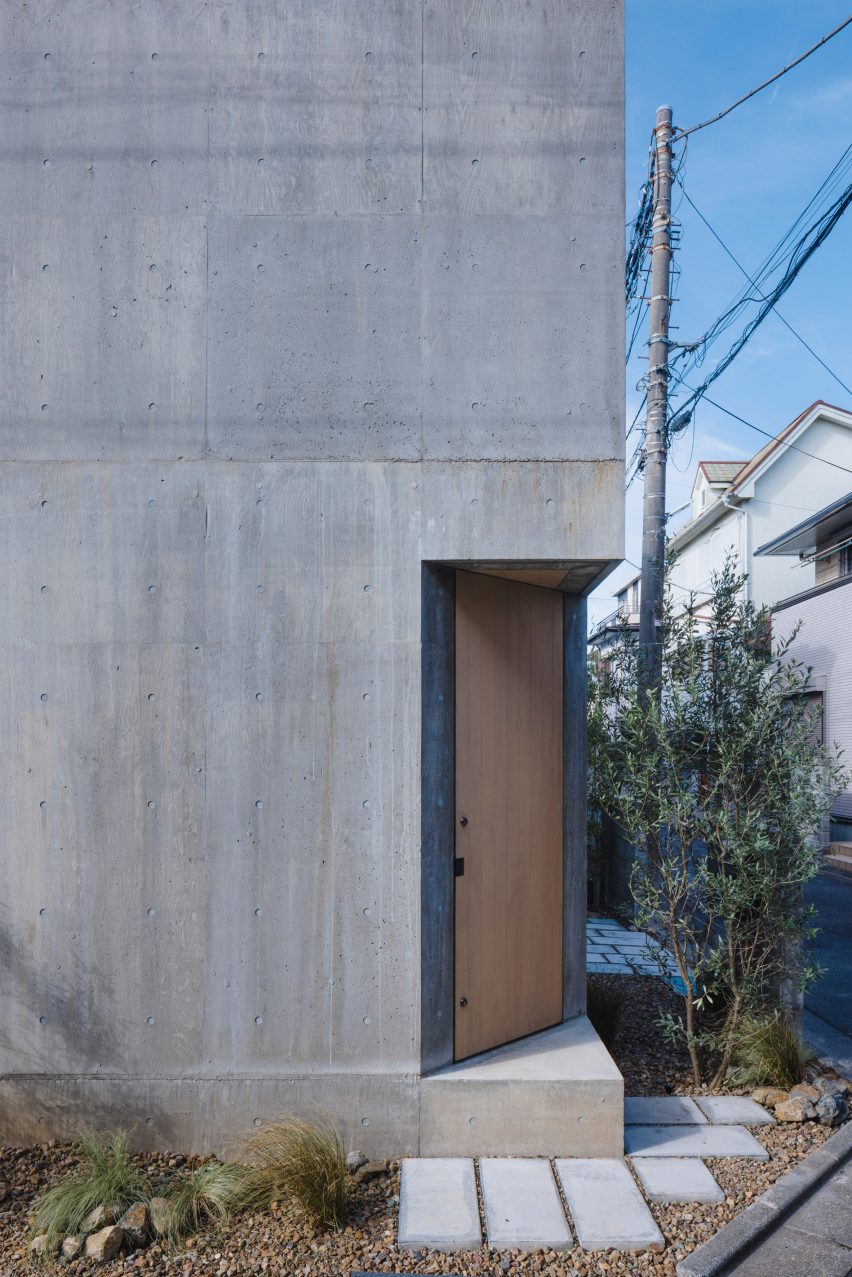 Check patterned house in Japan by IGArchitects