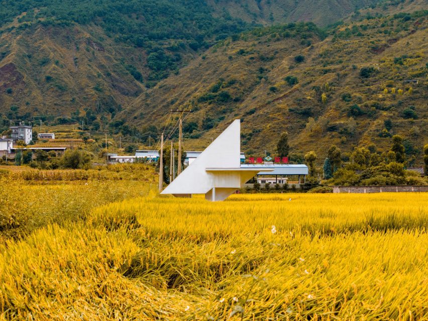 Concrete Pavilion by Lin Architecture in rural China