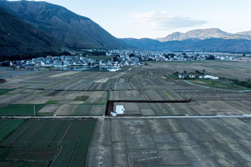 Concrete Pavilion by Lin Architecture in rural China
