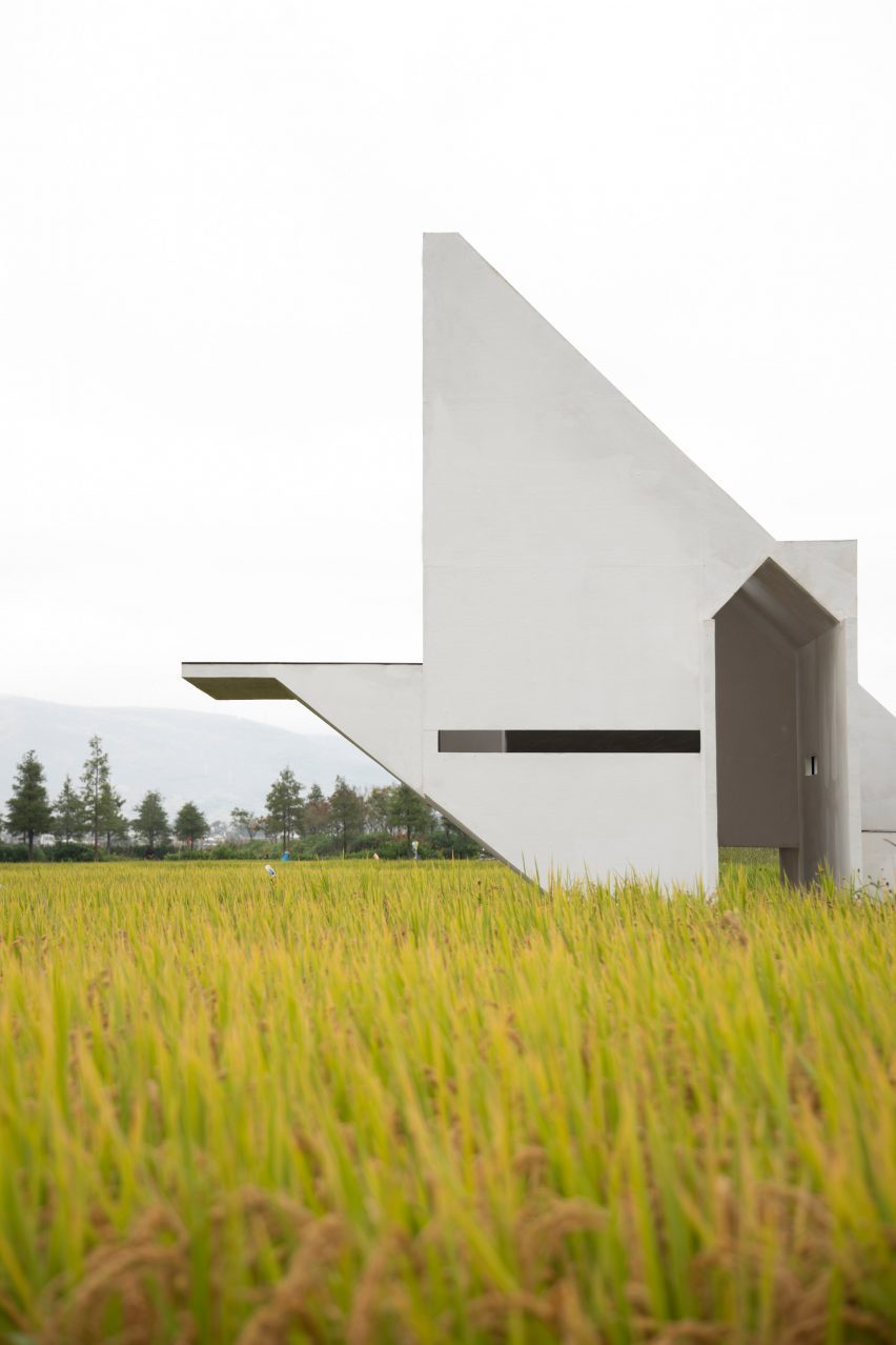 Concrete Pavilion by Lin Architecture in rural China