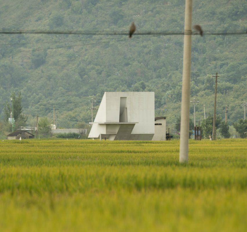 Concrete Pavilion by Lin Architecture in rural China