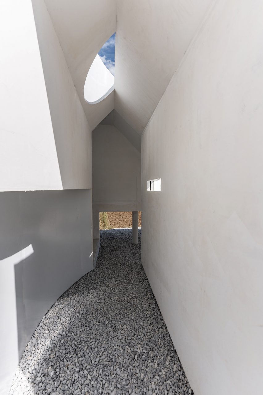 Concrete Pavilion by Lin Architecture in rural China